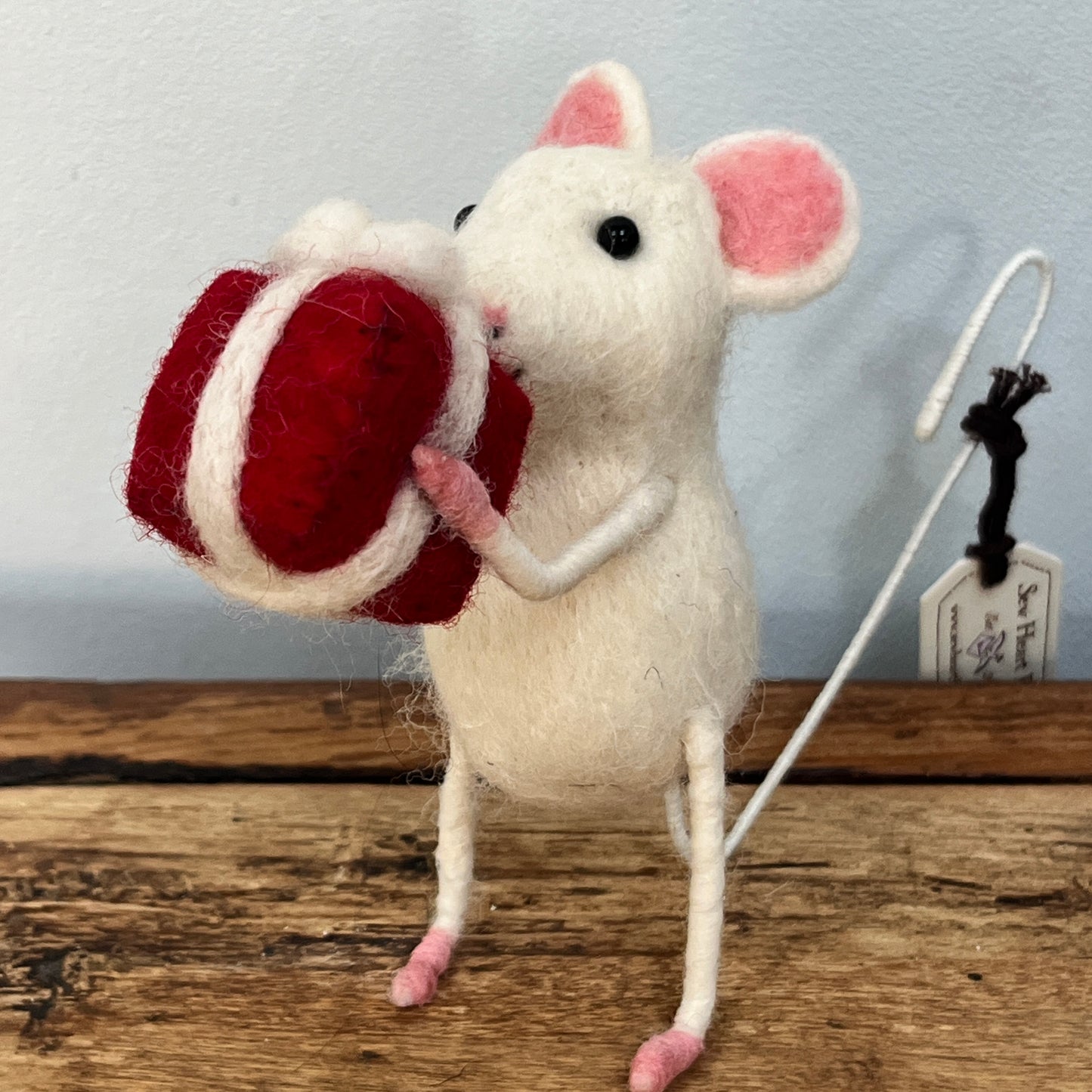 Mouse with Present