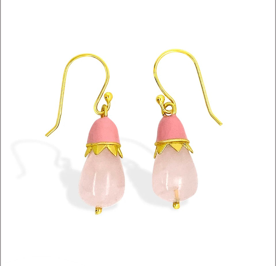 Top Hat Earrings in Rose
Rose Quartz.
925 Silver. 18k Gold Plate.