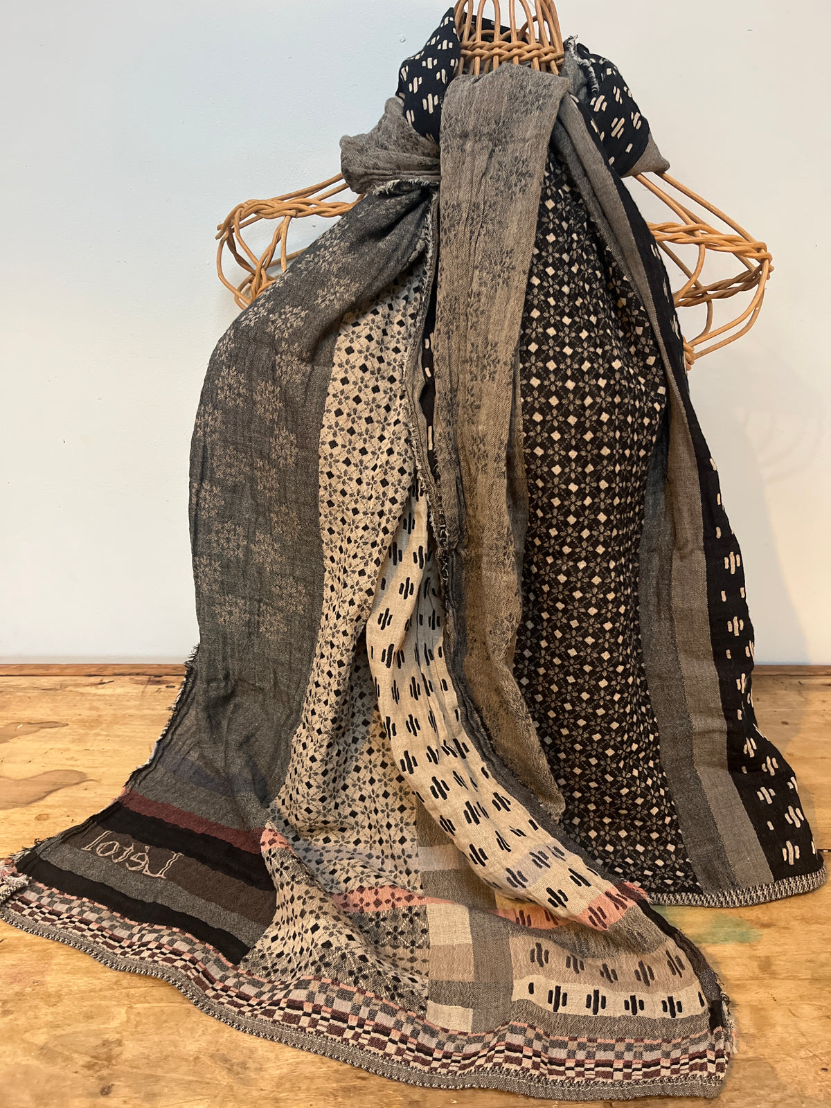 Létol Scarf Daphne Noir Beige