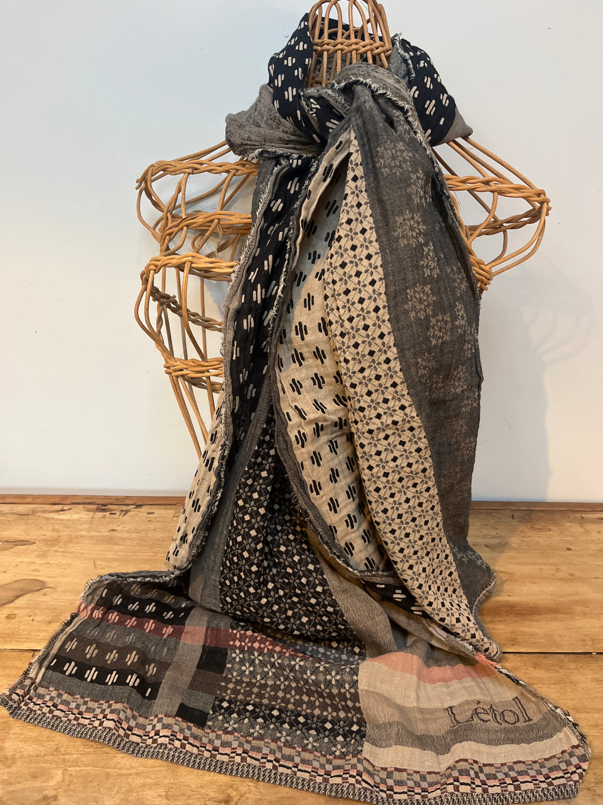 Létol Scarf Daphne Noir Beige