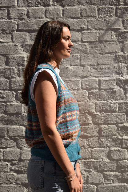 ERIBÉ Women’s Kinross Fair Isle Waistcoat – Topaz