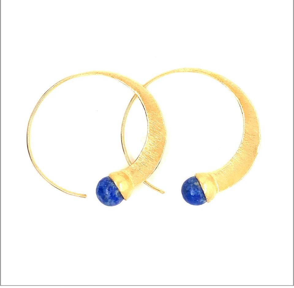 Lapis Loop Earrings

Lapis Lazuli.

925 Silver. 18k Gold Plate.