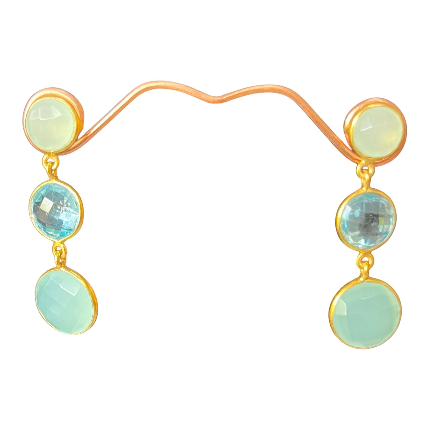 Aqua Babylon Earrings

Blue Topaz. Chalcedony.

925 Silver. 18k Gold Plate