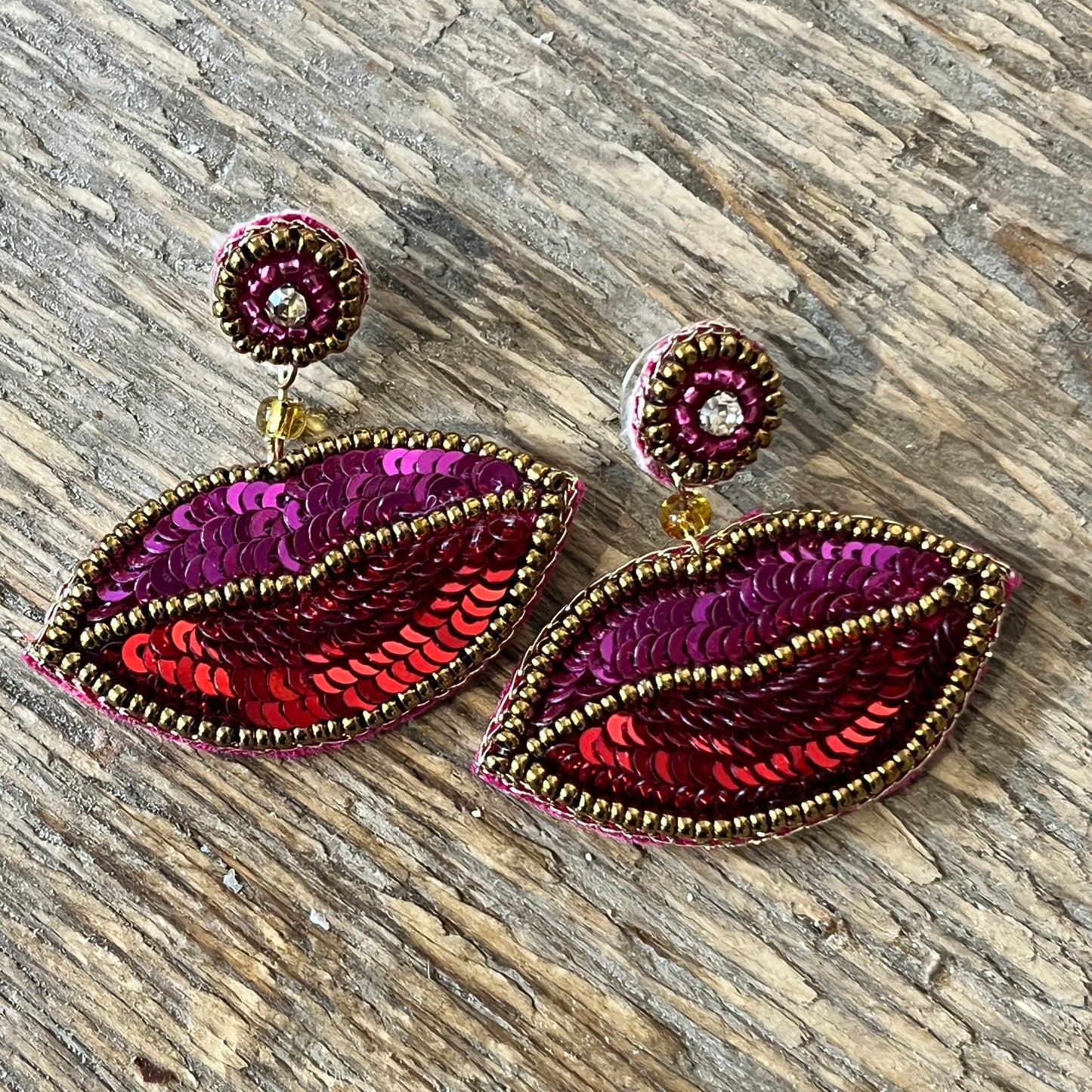 Hot lips earrings